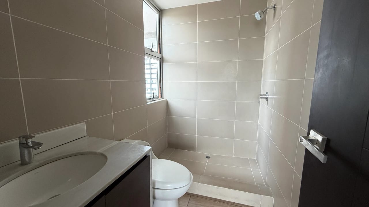 VENTA DE AMPLIO APARTAMENTO EN ZONA 10 EDIFICIO FERRARA — Apartamento en Venta en Ferrara 10, Zona 10, Guatemala, Ciudad — foto 10 de 14