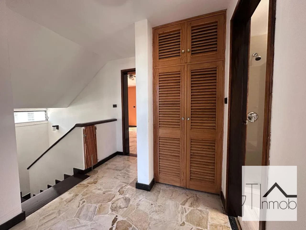 Apartamento de dos niveles — Apartamento en Venta en Ciudad Vieja, Zona 10, Guatemala, Ciudad — foto 10 de 17