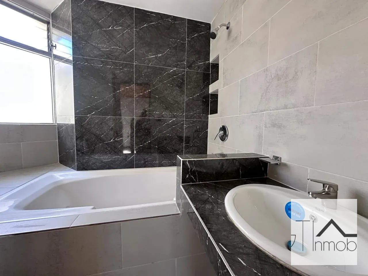 Apartamento de dos niveles — Apartamento en Venta en Ciudad Vieja, Zona 10, Guatemala, Ciudad — foto 16 de 17
