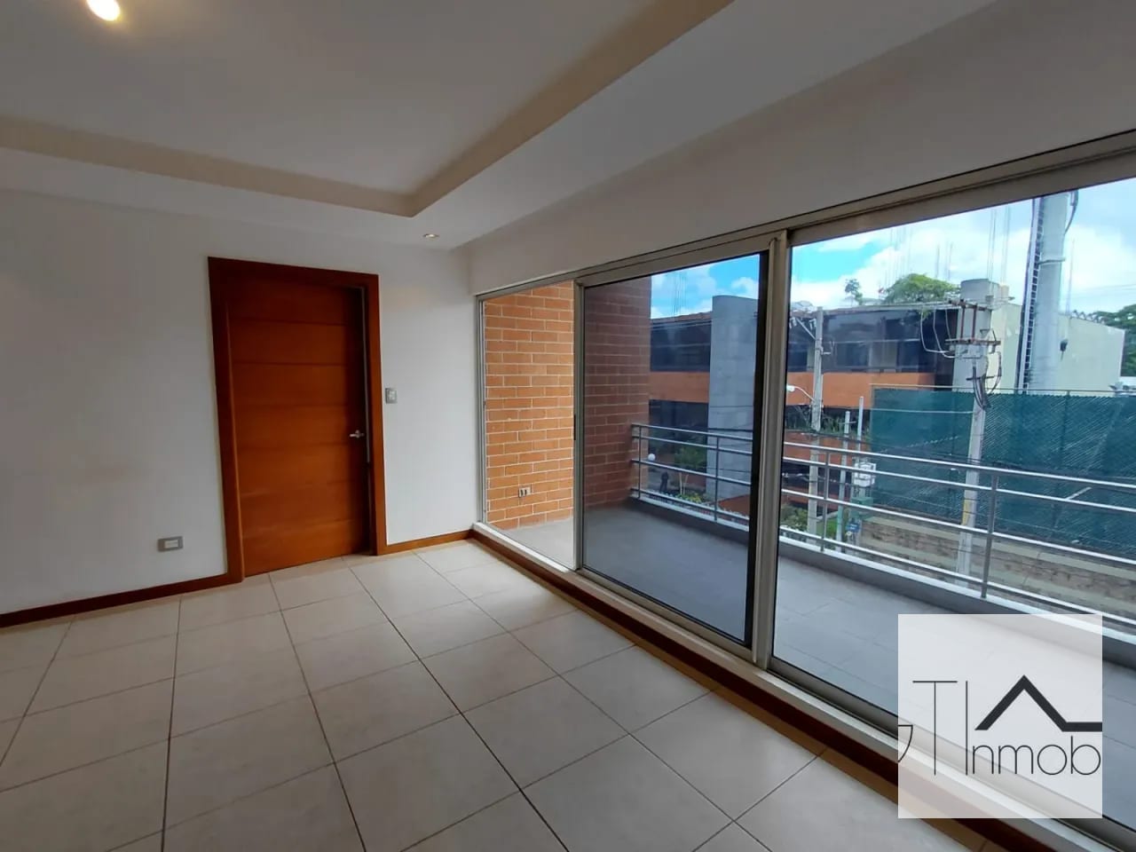 Amplio apartamento en venta, área de hospitales — Apartamento en Venta en Ciudad Vieja, Zona 10, Guatemala, Ciudad — foto 2 de 17