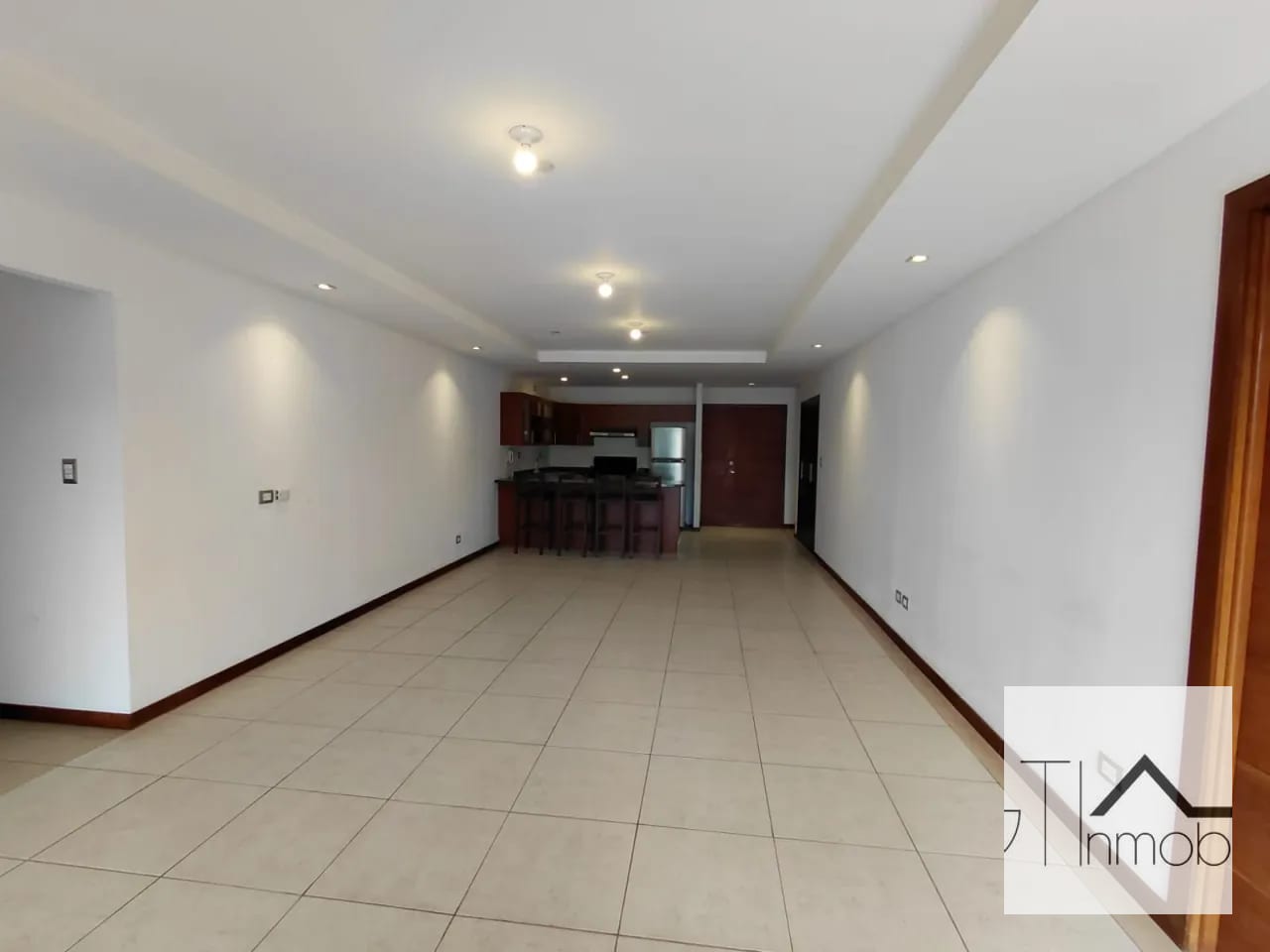 Amplio apartamento en venta, área de hospitales — Apartamento en Venta en Ciudad Vieja, Zona 10, Guatemala, Ciudad — foto 4 de 17