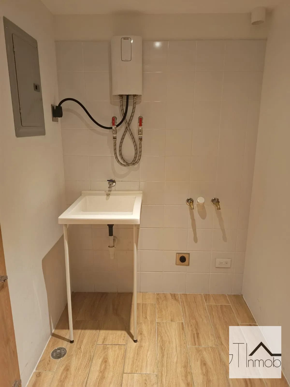 lindo apartamento zona 9, frente el Parque de la Industria — Apartamento en Alquiler en Cendana, Zona 9, Guatemala, Ciudad — foto 8 de 17