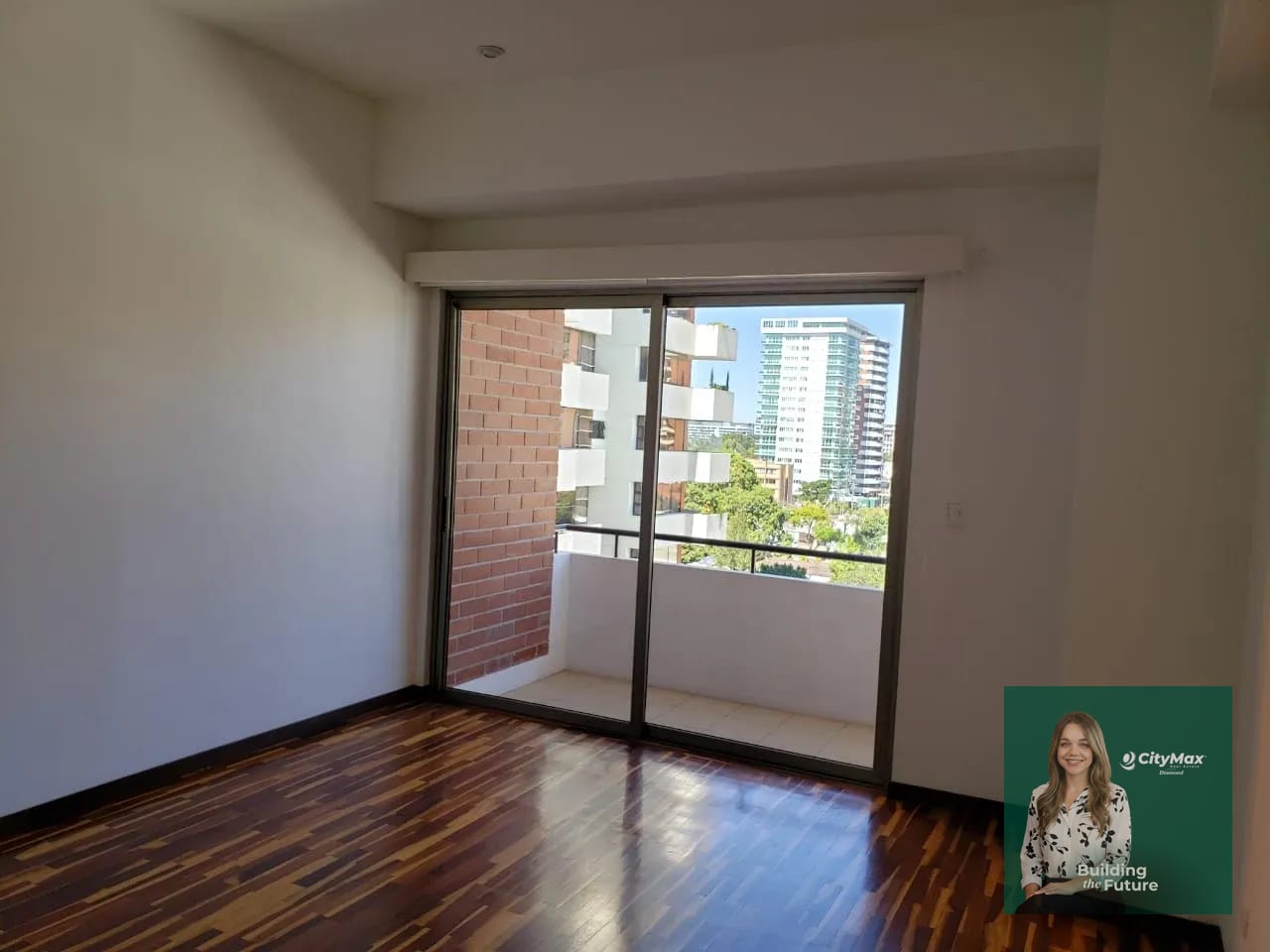 Hermoso apartamento en renta zona 14 — Apartamento en Alquiler en Torre Quattro, Zona 14, Guatemala, Ciudad — foto 4 de 14