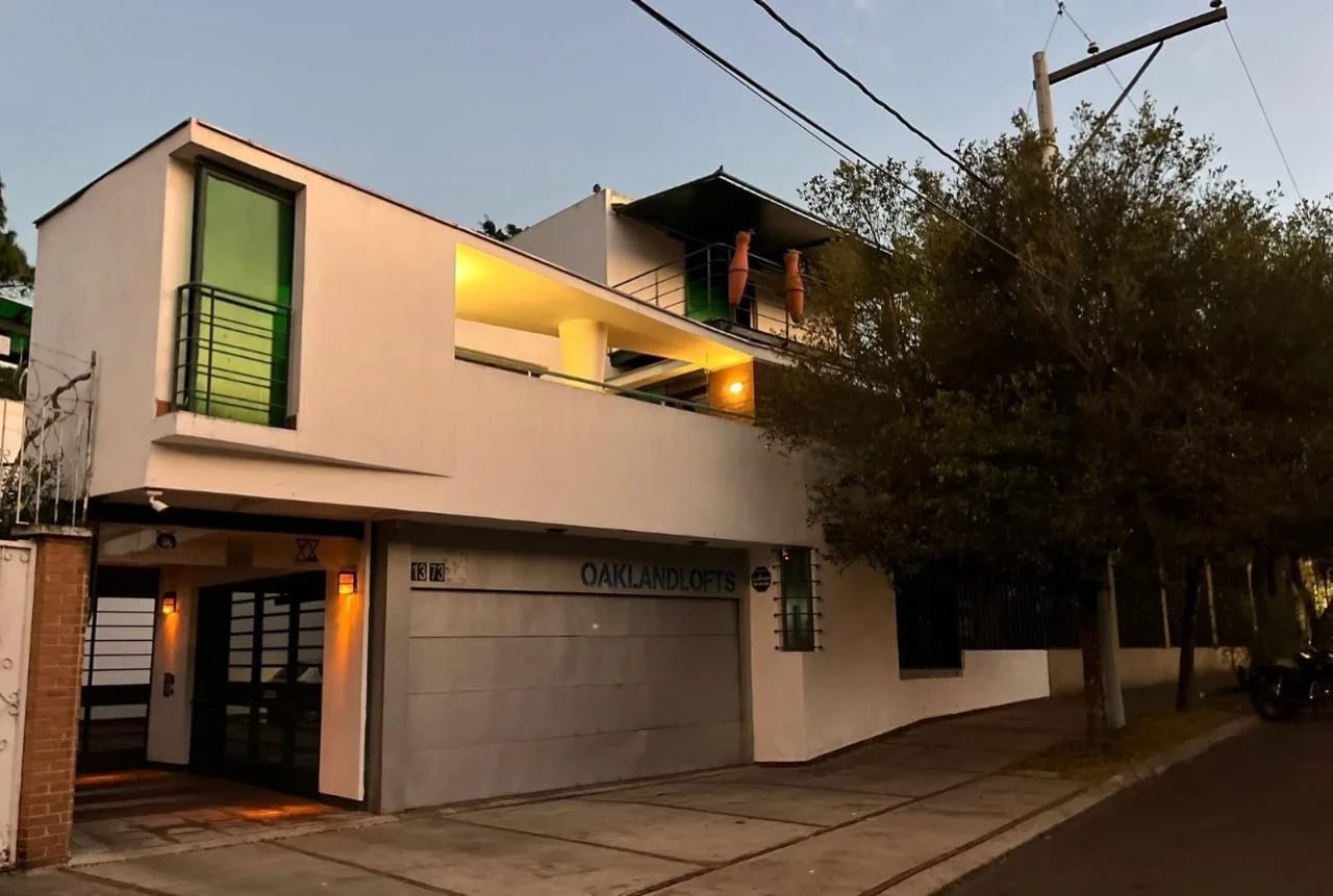 Alquiler de amplio apartamento tipo loft en Oakland Zona 10 — Apartamento en Alquiler en Oakland I, Zona 10, Guatemala, Ciudad — foto 1 de 13