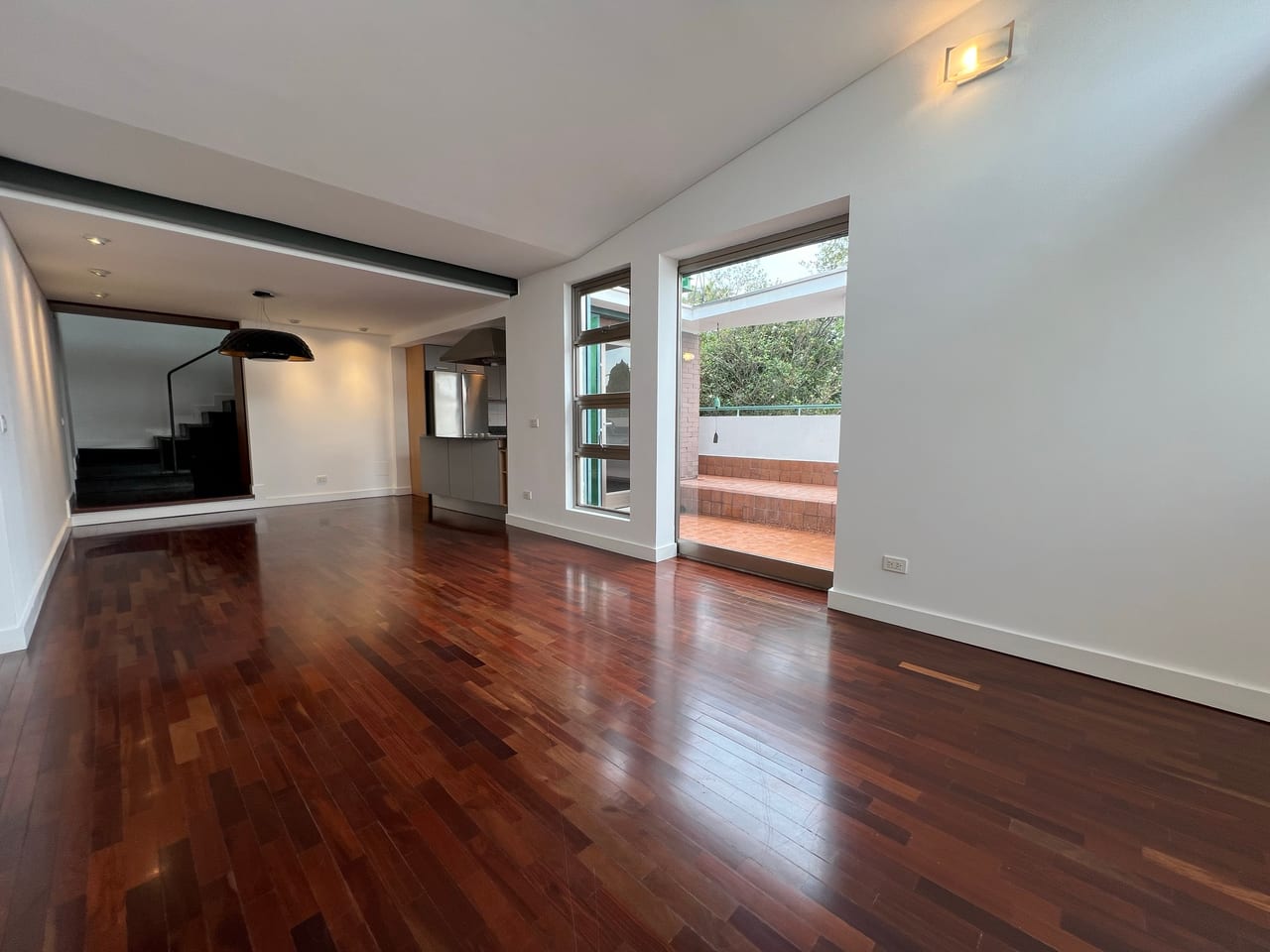 Alquiler de amplio apartamento tipo loft en Oakland Zona 10 — Apartamento en Alquiler en Oakland I, Zona 10, Guatemala, Ciudad — foto 2 de 13
