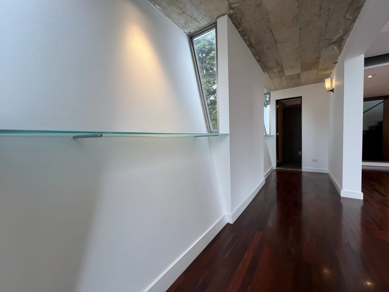 Alquiler de amplio apartamento tipo loft en Oakland Zona 10 — Apartamento en Alquiler en Oakland I, Zona 10, Guatemala, Ciudad — foto 3 de 13