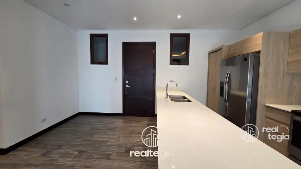 APARTAMENTO EN LIRIOS DE CAYALÁ ZONA 16 — Apartamento en Venta en Zona 16, Guatemala, Ciudad — foto 2 de 12