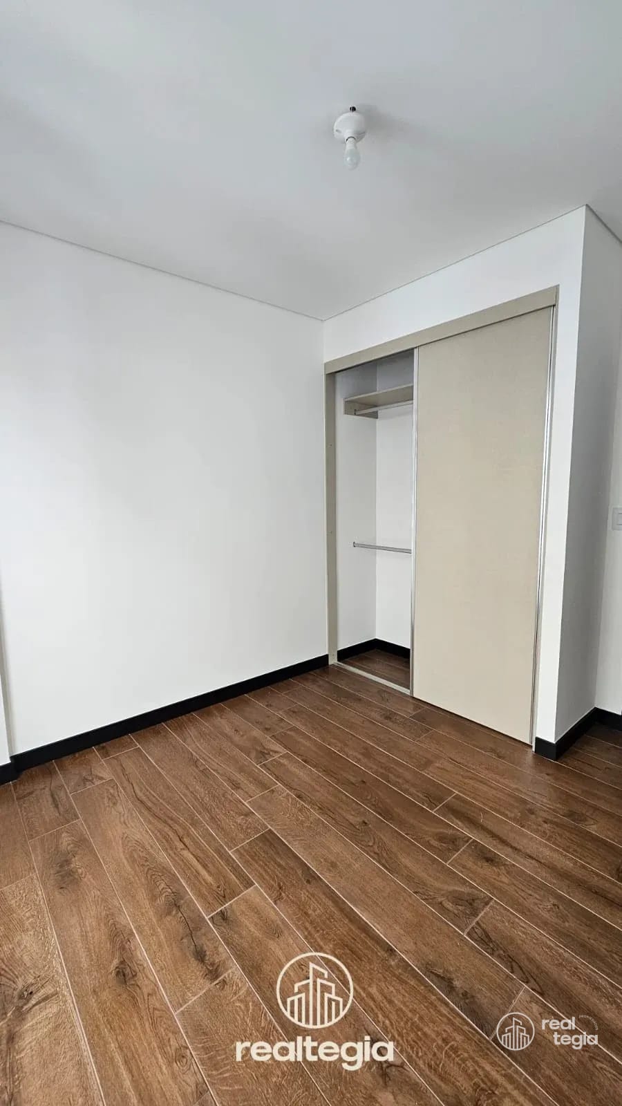 APARTAMENTO EN VENTA LIRIOS DE CAYALÁ ZONA 16 — Apartamento en Venta en Zona 16, Guatemala, Ciudad — foto 5 de 8