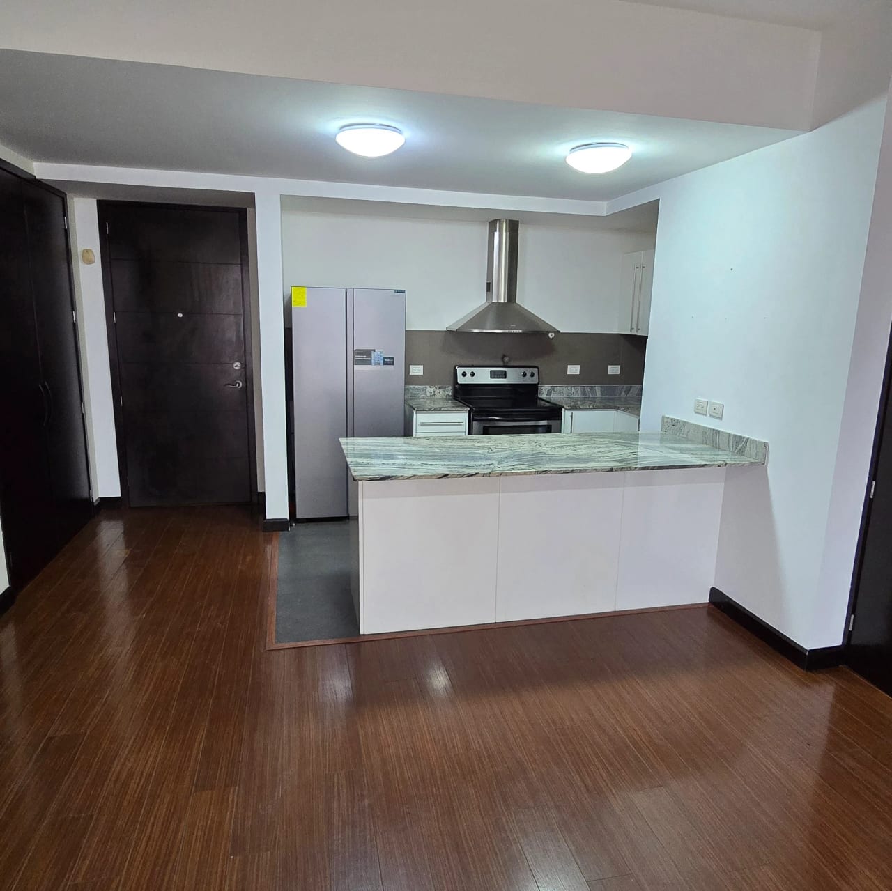 Moderno y cómodo apartamento en alquiler en zona 10 — Apartamento en Alquiler en 19-10, Zona 10, Guatemala, Ciudad — foto 4 de 8