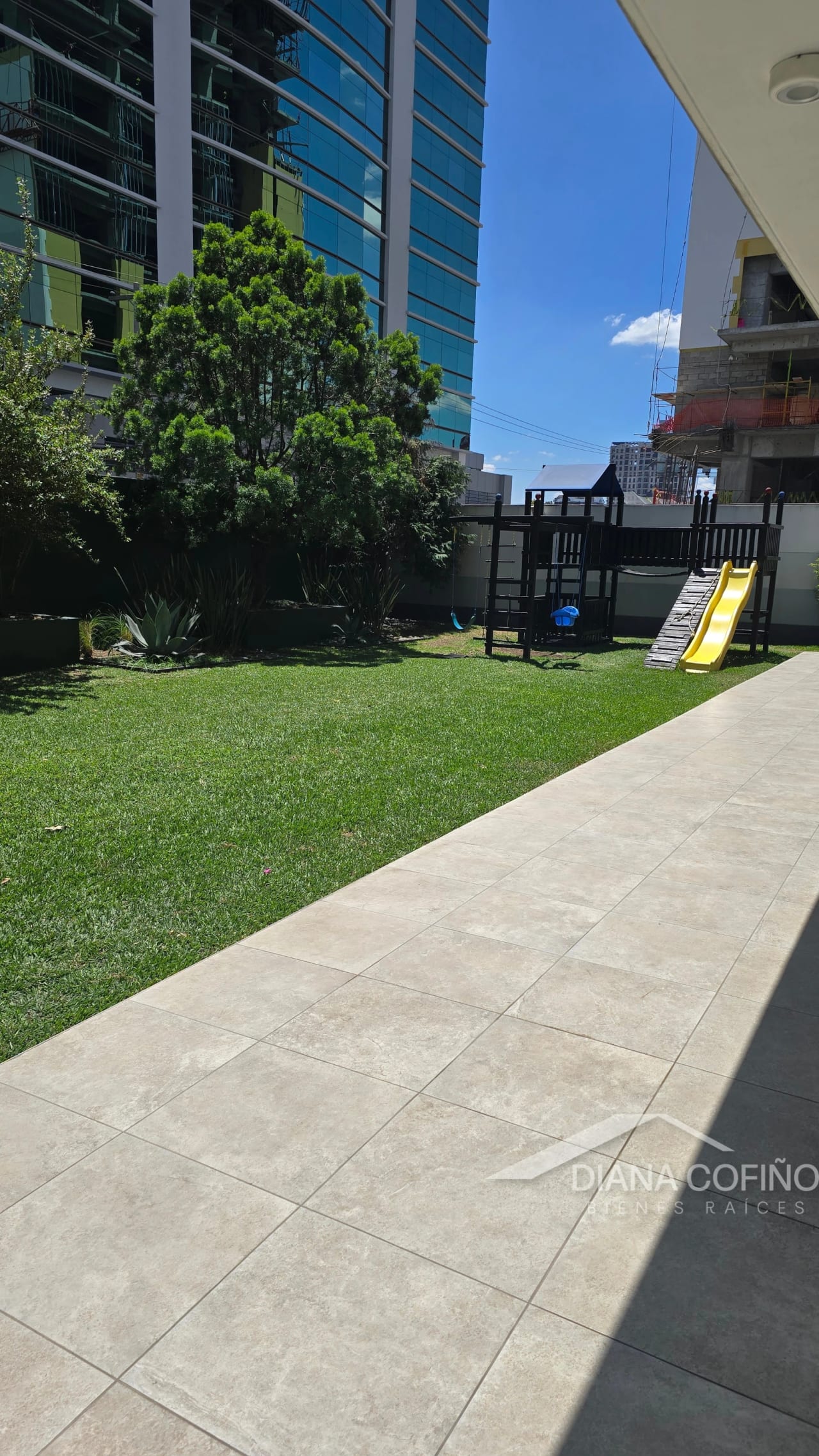 Moderno y cómodo apartamento en alquiler en zona 10 — Apartamento en Alquiler en 19-10, Zona 10, Guatemala, Ciudad — foto 7 de 8