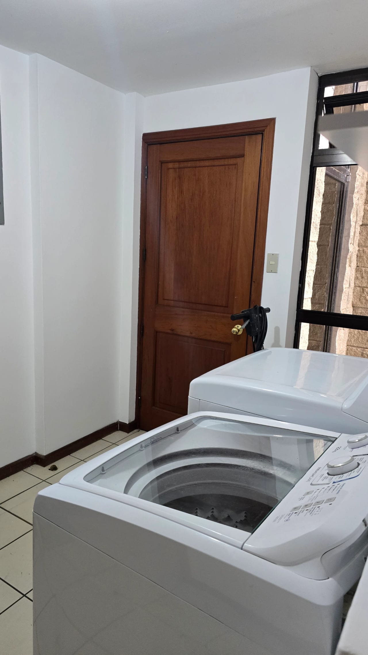 zona 10 Amplio apartamento en renta — Apartamento en Alquiler en Tiffany, Zona 10, Guatemala, Ciudad — foto 7 de 13