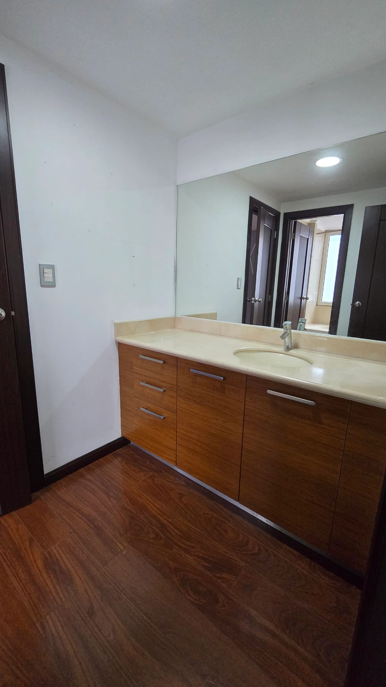 Amplio apartamento en alquiler en zona 14 ! — Apartamento en Alquiler en Dalí, Zona 14, Guatemala, Ciudad — foto 5 de 17