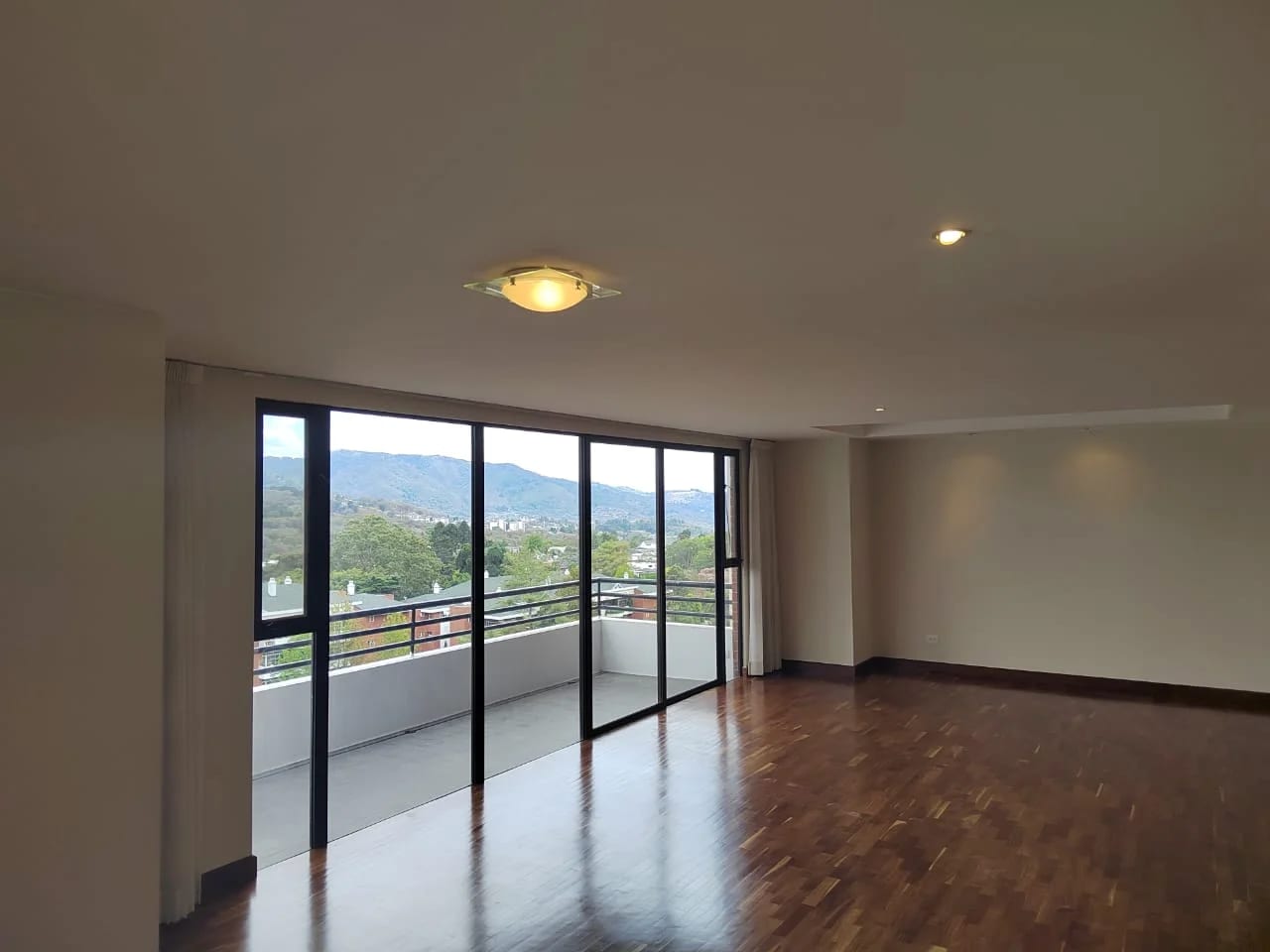 Apartamento en Renta Zona 14 COD.CA36423 — Apartamento en Alquiler en Zona 14, Guatemala, Ciudad — foto 2 de 9