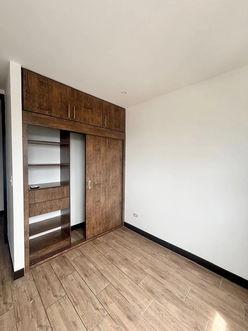 Apartamento en Renta Zona 10 cod.CA36457 — Apartamento en Alquiler en Zona 10, Guatemala, Ciudad — foto 7 de 11
