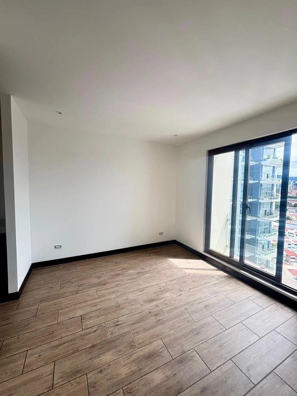 Apartamento en Renta Zona 10 cod.CA36457 — Apartamento en Alquiler en Zona 10, Guatemala, Ciudad — foto 4 de 11