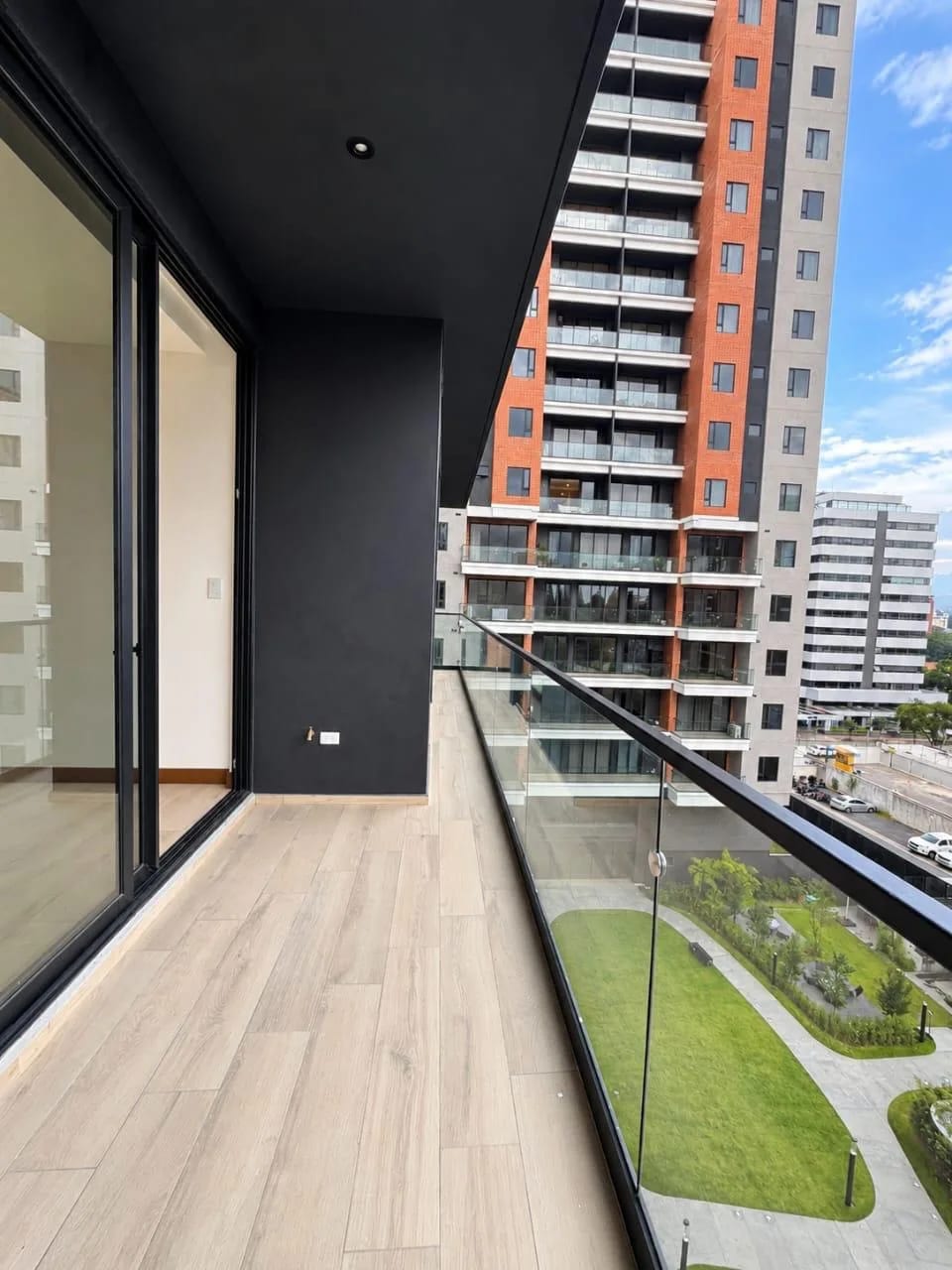 Apartamento en Renta Zona 10 codigo. CA36976 — Apartamento en Alquiler en Zona 10, Guatemala, Ciudad — foto 8 de 9