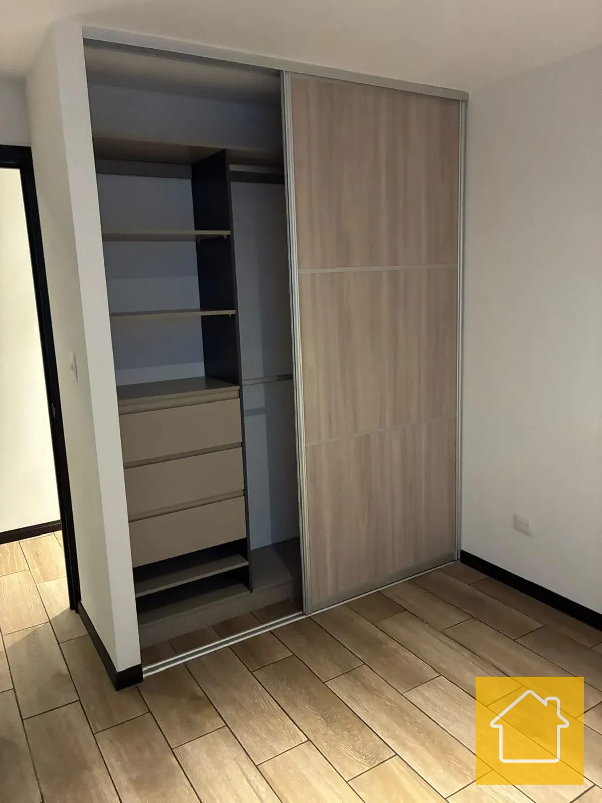 Amplio Apartamento en San Isidro 2021 Zona 16 Universitarios o Familia — Apartamento en Alquiler en San Isidro 20/21, Zona 16, Guatemala, Ciudad — foto 3 de 12