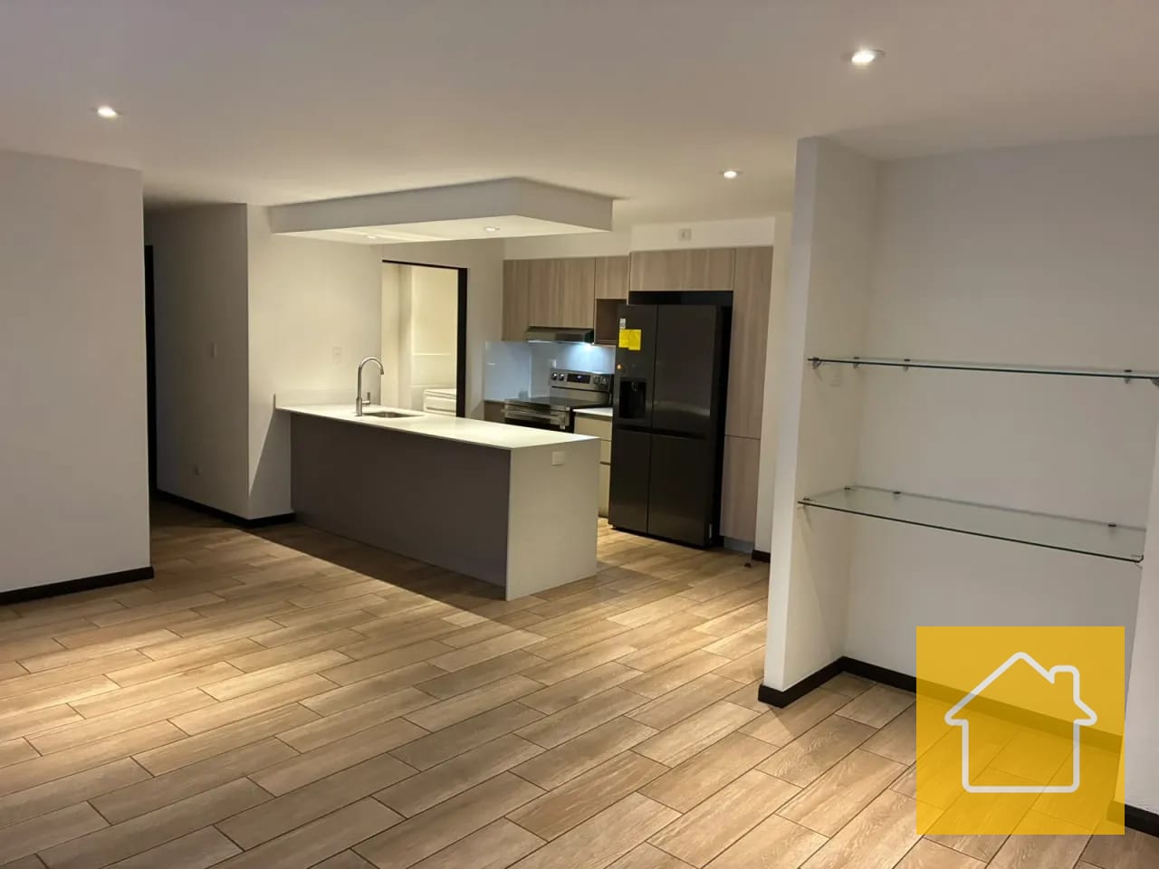 Amplio Apartamento en San Isidro 2021 Zona 16 Universitarios o Familia — Apartamento en Alquiler en San Isidro 20/21, Zona 16, Guatemala, Ciudad — foto 1 de 12
