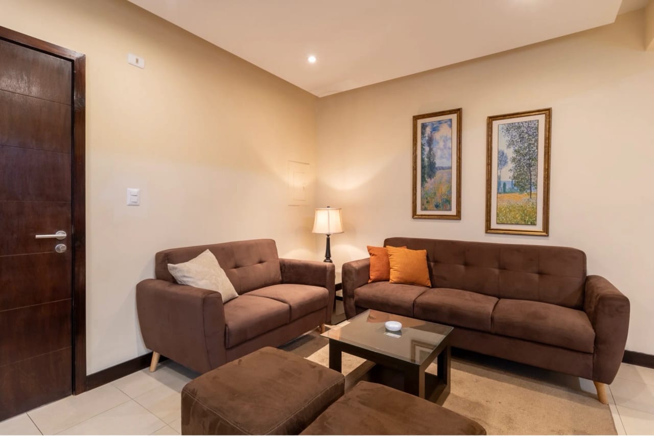 APARTAMENTO EN RENTA – EDIFICIO COBELLA, ZONA 14 — Apartamento en Alquiler en Cobella, Zona 14, Guatemala, Ciudad — foto 1 de 10