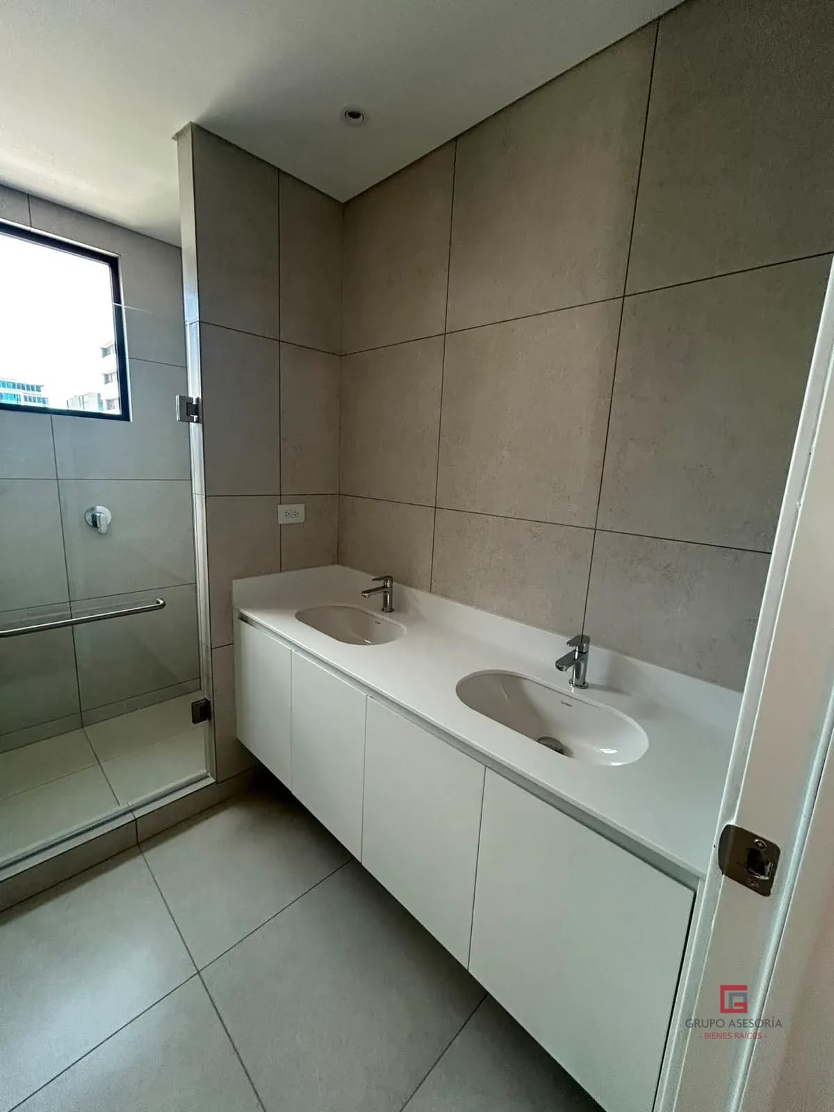 Espectacular apartamento en renta Ferré Diez — Apartamento en Alquiler en Ferré Diez, Zona 10, Guatemala, Ciudad — foto 10 de 16
