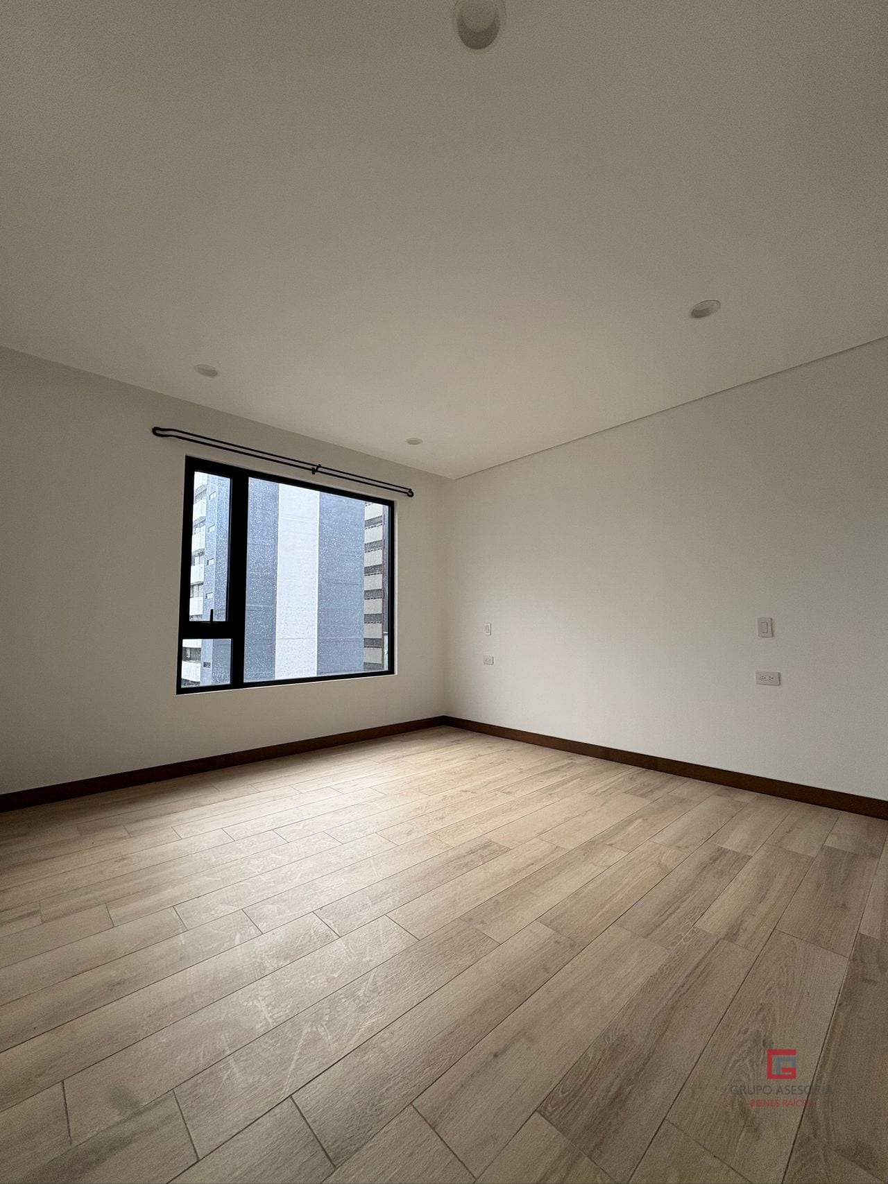 Apartamento en renta Ferré Diez zona 10 — Apartamento en Alquiler en Ferré Diez, Zona 10, Guatemala, Ciudad — foto 15 de 17