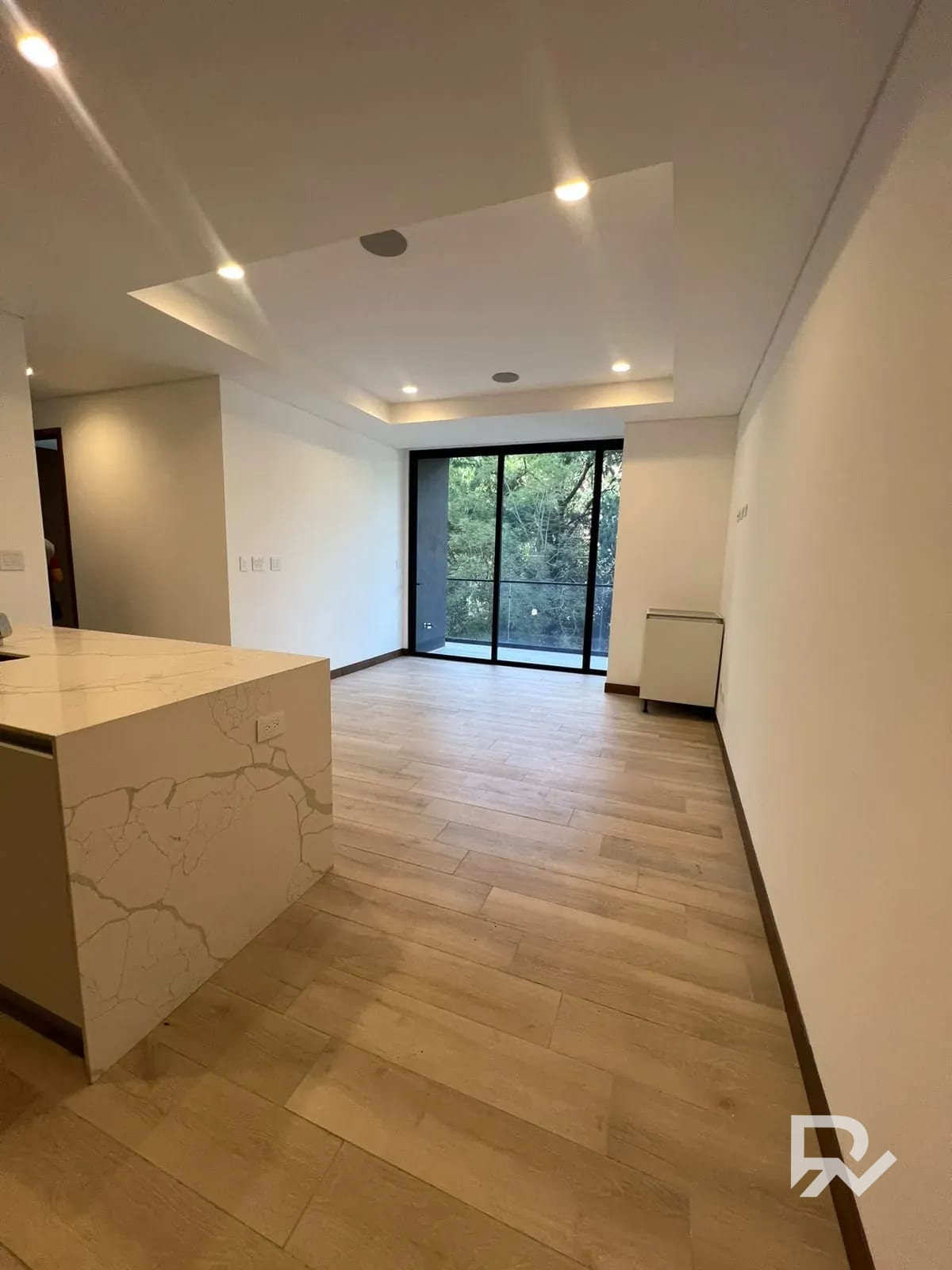 Alquiler de hermoso apartamento en Ferre Diez zona 10 para estrenar — Apartamento en Alquiler en Ferré Diez, Zona 10, Guatemala, Ciudad — foto 1 de 17