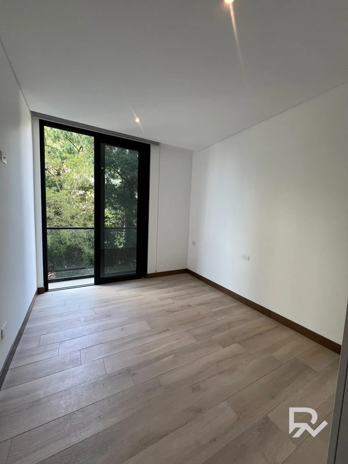 Alquiler de hermoso apartamento en Ferre Diez zona 10 para estrenar — Apartamento en Alquiler en Ferré Diez, Zona 10, Guatemala, Ciudad — foto 15 de 17