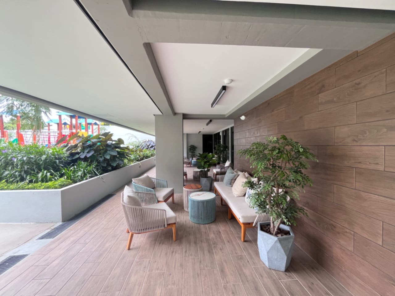 APARTAMENTO EN RENTA CON AMPLIO JARDÍN — Apartamento en Alquiler en Condado Naranjo, Zona 4 Mixco, Guatemala, Ciudad — foto 14 de 16