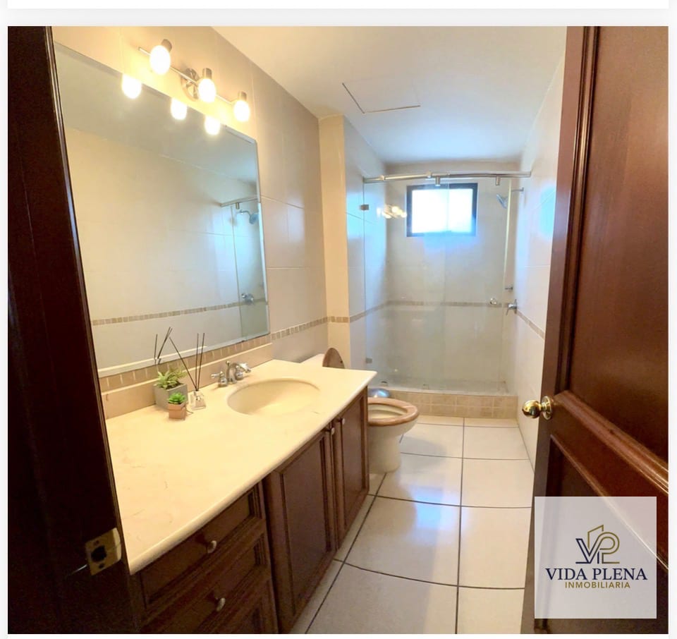 Renta de Apartamento Amueblado Altos de Santa Clara Z.10 — Apartamento en Alquiler en Altos de Santa Clara, Zona 10, Guatemala, Ciudad — foto 12 de 12
