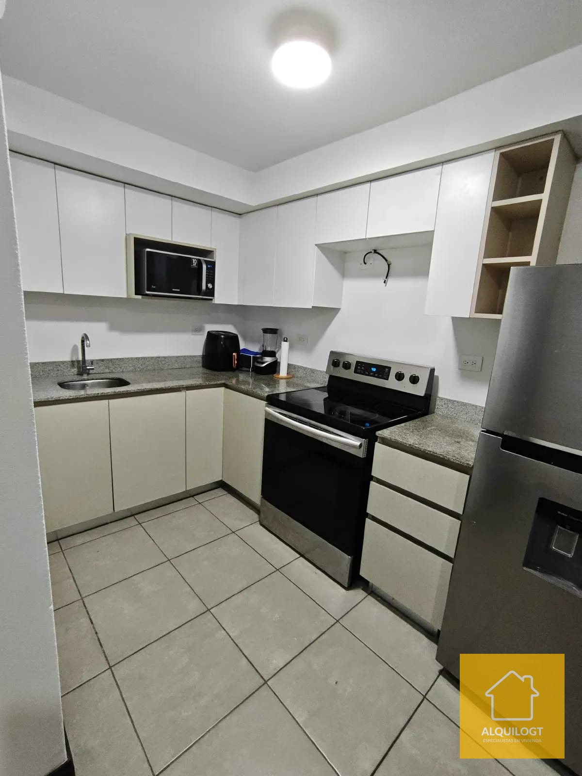 Apartamento Semiamueblado Akari por la Roosevelt Mixco 3 Habitaciones — Apartamento en Alquiler en Akari, Zona 2 Mixco, Guatemala, Ciudad — foto 1 de 11
