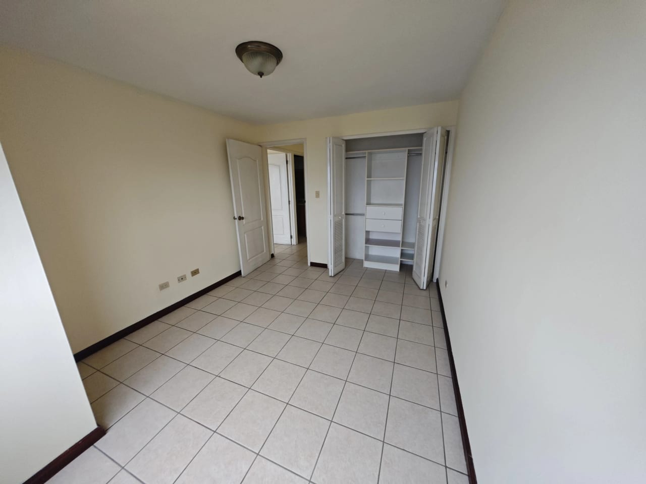 Apartamento en Santorini américas, excelente ubicación — Apartamento en Alquiler en Zona 14, Guatemala, Ciudad — foto 8 de 12