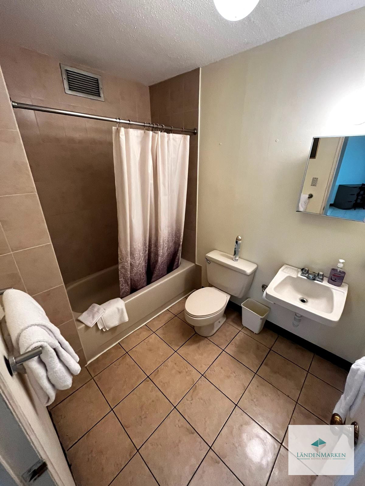 Alquiler de Amplio Apartamento en Zona 10 — Apartamento en Alquiler en Zona 10, Guatemala, Ciudad — foto 11 de 17