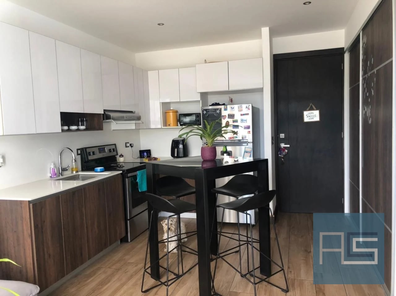 VENTA DE APARTAMENTO 1 HABiTACIÓN, AMUEBLADO EN VENTA EN ZONA 10 — Apartamento en Venta en Zona 10, Guatemala, Ciudad — foto 3 de 12