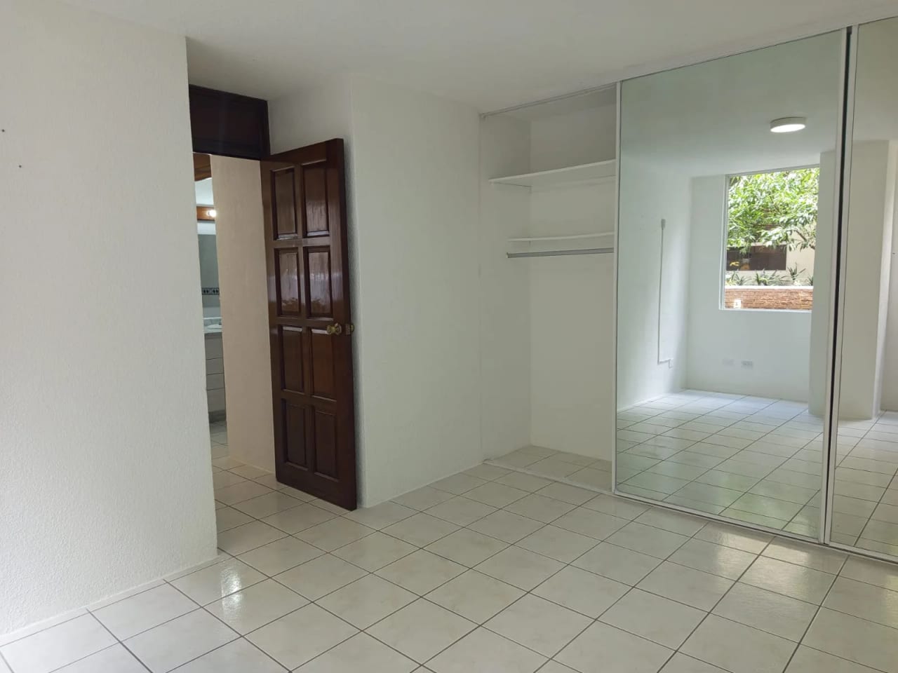 Apartamento en Renta y Venta en zona 16 Colonia La Montaña — Apartamento en Venta en Zona 16, Guatemala, Ciudad — foto 8 de 14