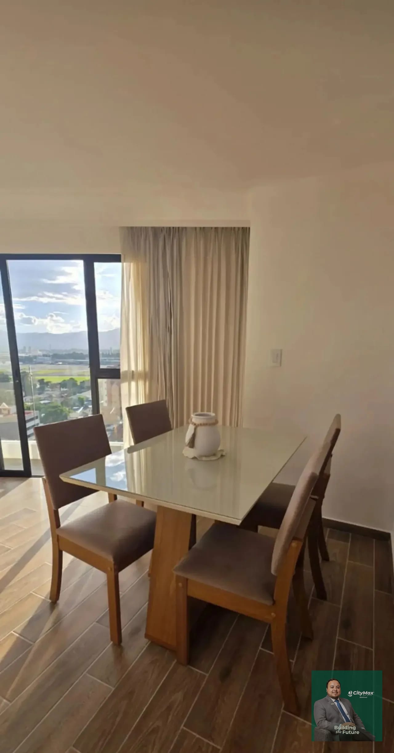 Comedor — Apartamento en Venta Parque 14 Zona 14 — Apartamento en Venta en Parque 14, Zona 14, Guatemala, Ciudad — foto 3 de 4