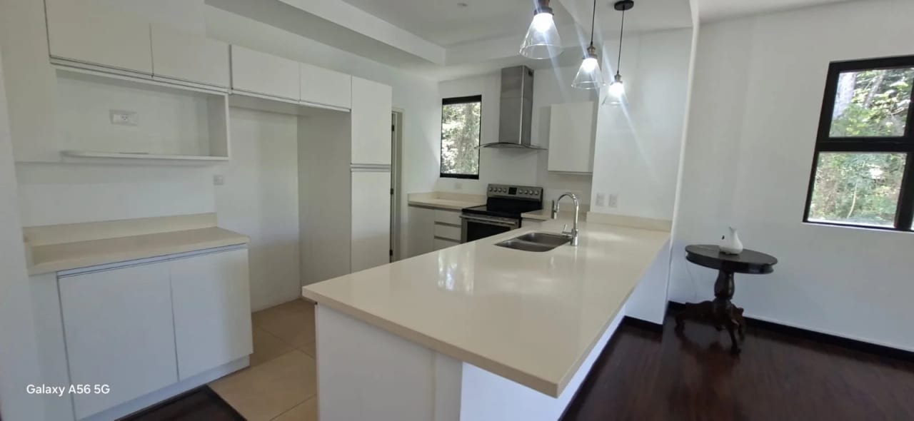Apartamento en venta, en exclusivo Condominio de Cristo Rey, zona 16 — Apartamento en Venta en Zona 16, Guatemala, Ciudad — foto 3 de 7
