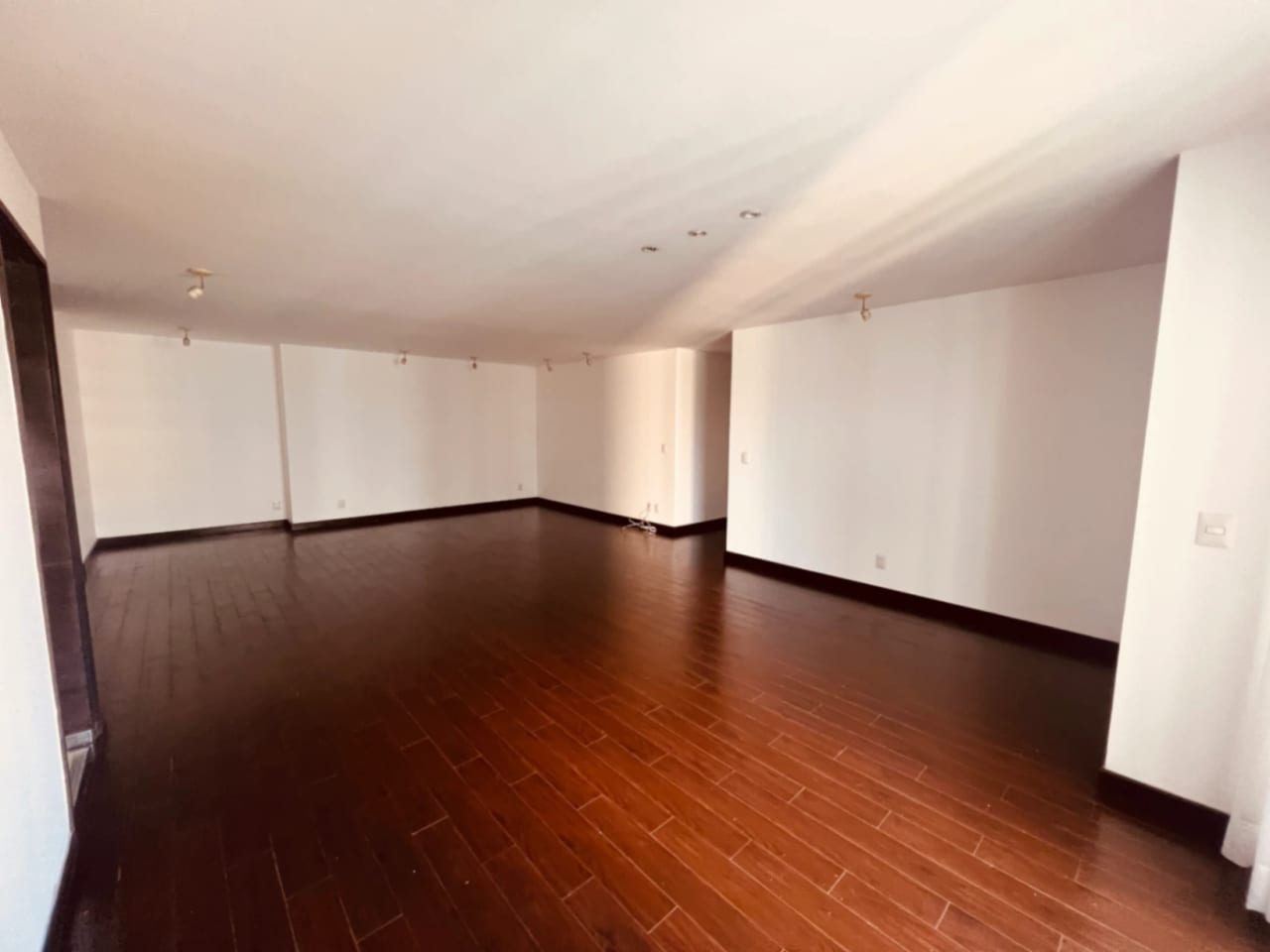 Apartamento en alquiler, Edificio Attica 2, zona 14 — Apartamento en Alquiler en Attica II, Zona 14, Guatemala, Ciudad — foto 3 de 15