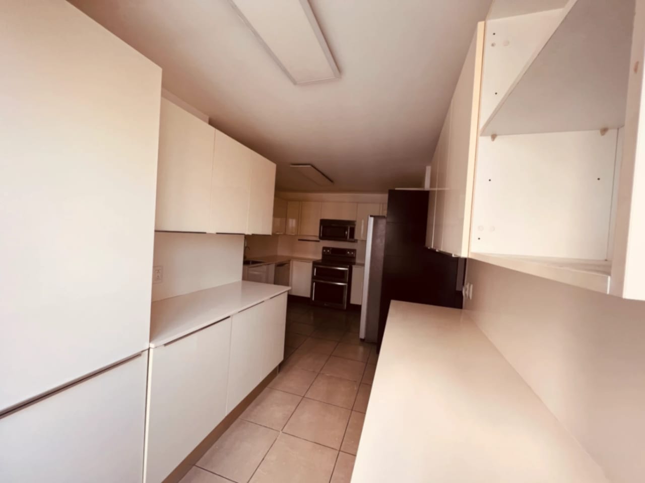 Apartamento en alquiler, Edificio Attica 2, zona 14 — Apartamento en Alquiler en Attica II, Zona 14, Guatemala, Ciudad — foto 4 de 15