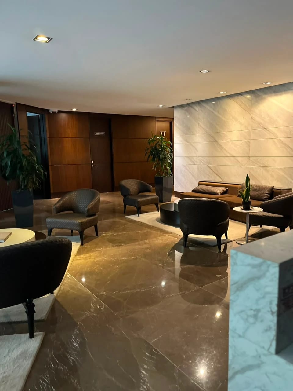 Apartamento en alquiler, Edificio Santa Sofia, zona 10 — Apartamento en Alquiler en Santa Sofía, Zona 10, Guatemala, Ciudad — foto 10 de 11