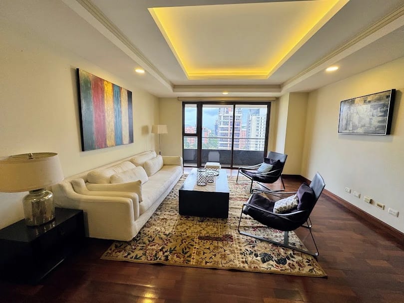 Apartamento Amueblado en Venta – Edificio Santa María, Zona 10 — Apartamento en Venta en Santa María, Zona 10, Guatemala, Ciudad — foto 1 de 15
