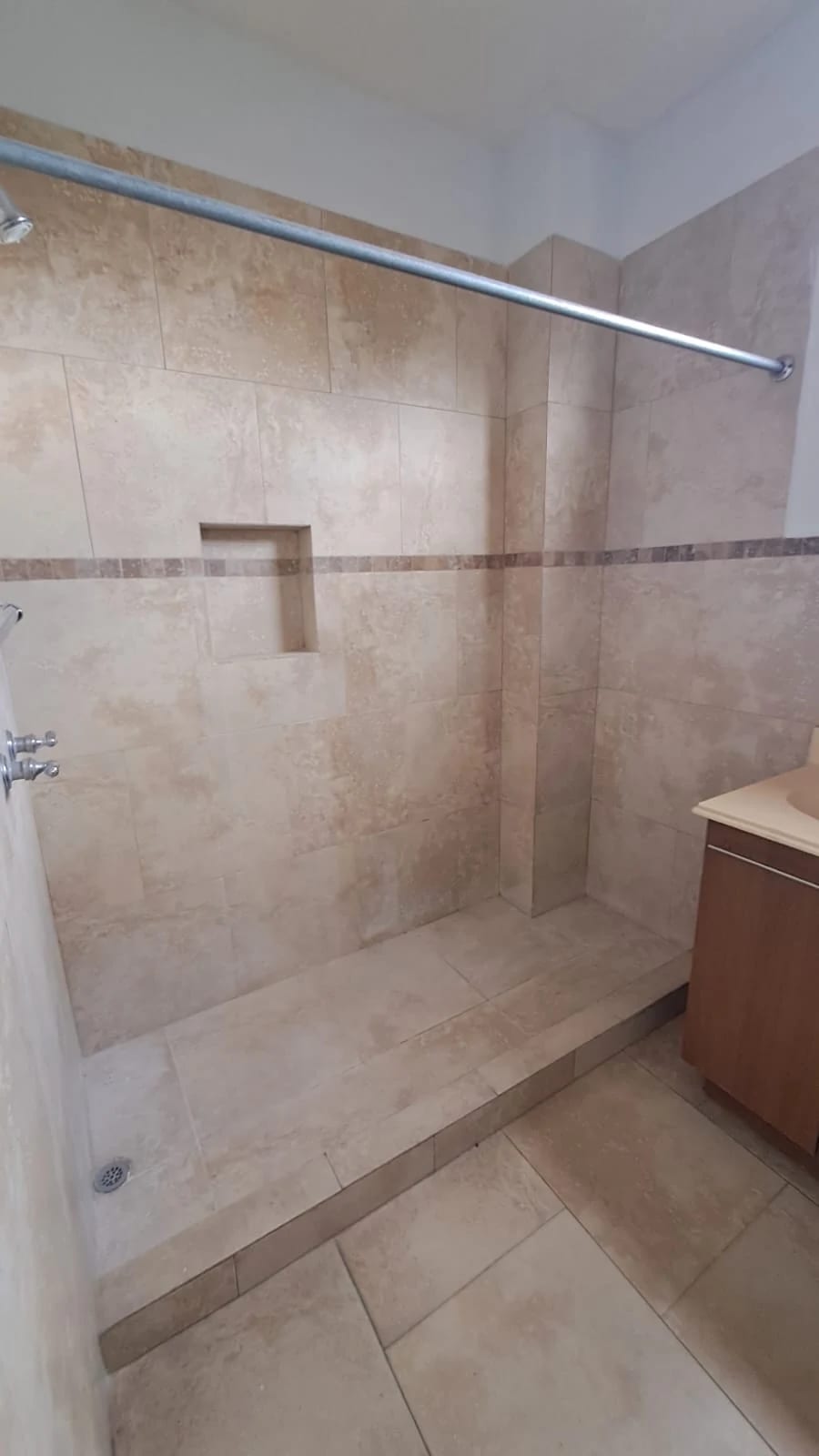 Amplio Apartamento en Alquiler – Oakland, Zona 10 — Apartamento en Alquiler en Zona 10, Guatemala, Ciudad — foto 12 de 15