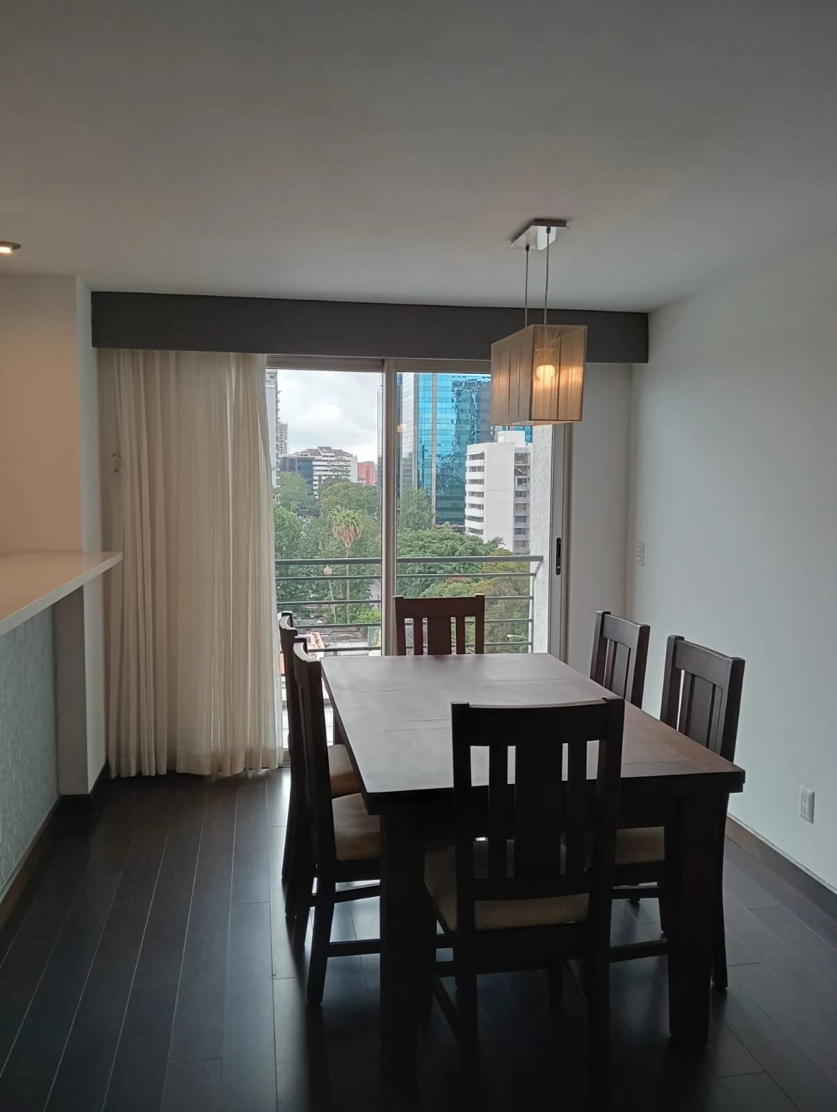Apartamento Amueblado en alquiler, Edificio Catania, zona 14 — Apartamento en Alquiler en Catania, Zona 14, Guatemala, Ciudad — foto 4 de 10
