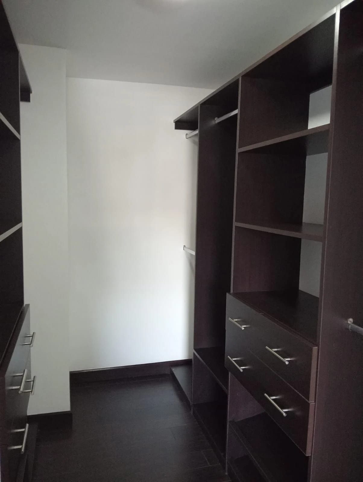 Apartamento Amueblado en alquiler, Edificio Catania, zona 14 — Apartamento en Alquiler en Catania, Zona 14, Guatemala, Ciudad — foto 9 de 10