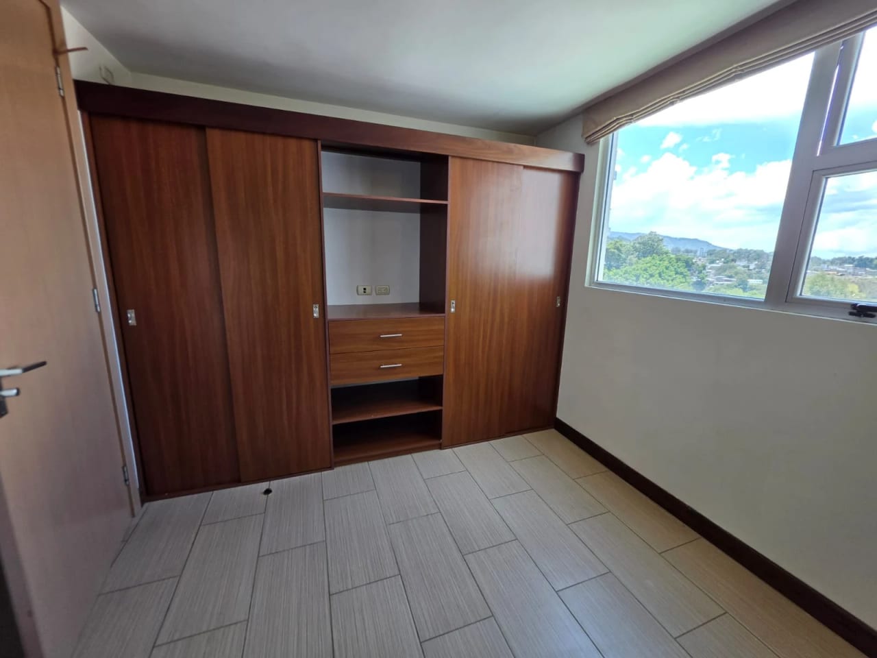 Apartamento en alquiler, Condado La Villa, zona 14 — Apartamento en Alquiler en Condado La Villa, Zona 14, Guatemala, Ciudad — foto 11 de 11