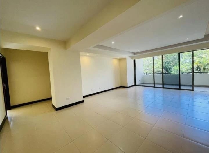 Apartamento en alquiler, Edificio Cobella, zona 14 — Apartamento en Alquiler en Cobella, Zona 14, Guatemala, Ciudad — foto 2 de 13