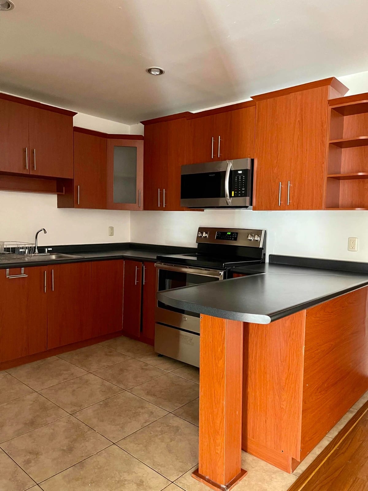 Apartamento en alquiler, Edificio Vivaldi, zona 14 — Apartamento en Venta en Vivaldi, Zona 14, Guatemala, Ciudad — foto 3 de 9