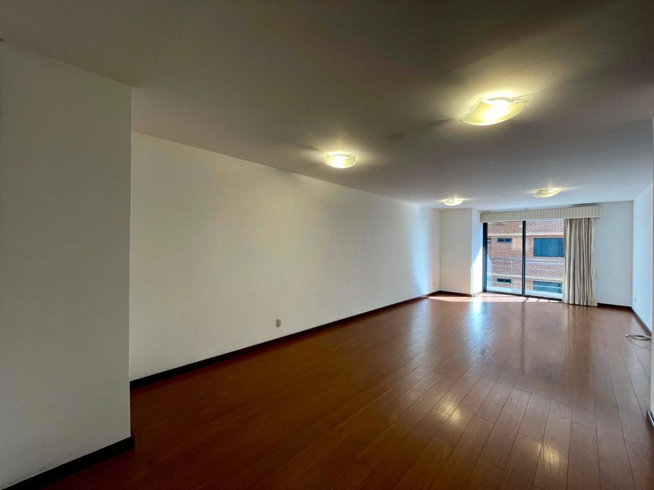 Apartamento en alquiler, Edificio Vivaldi, zona 14 — Apartamento en Venta en Vivaldi, Zona 14, Guatemala, Ciudad — foto 2 de 9