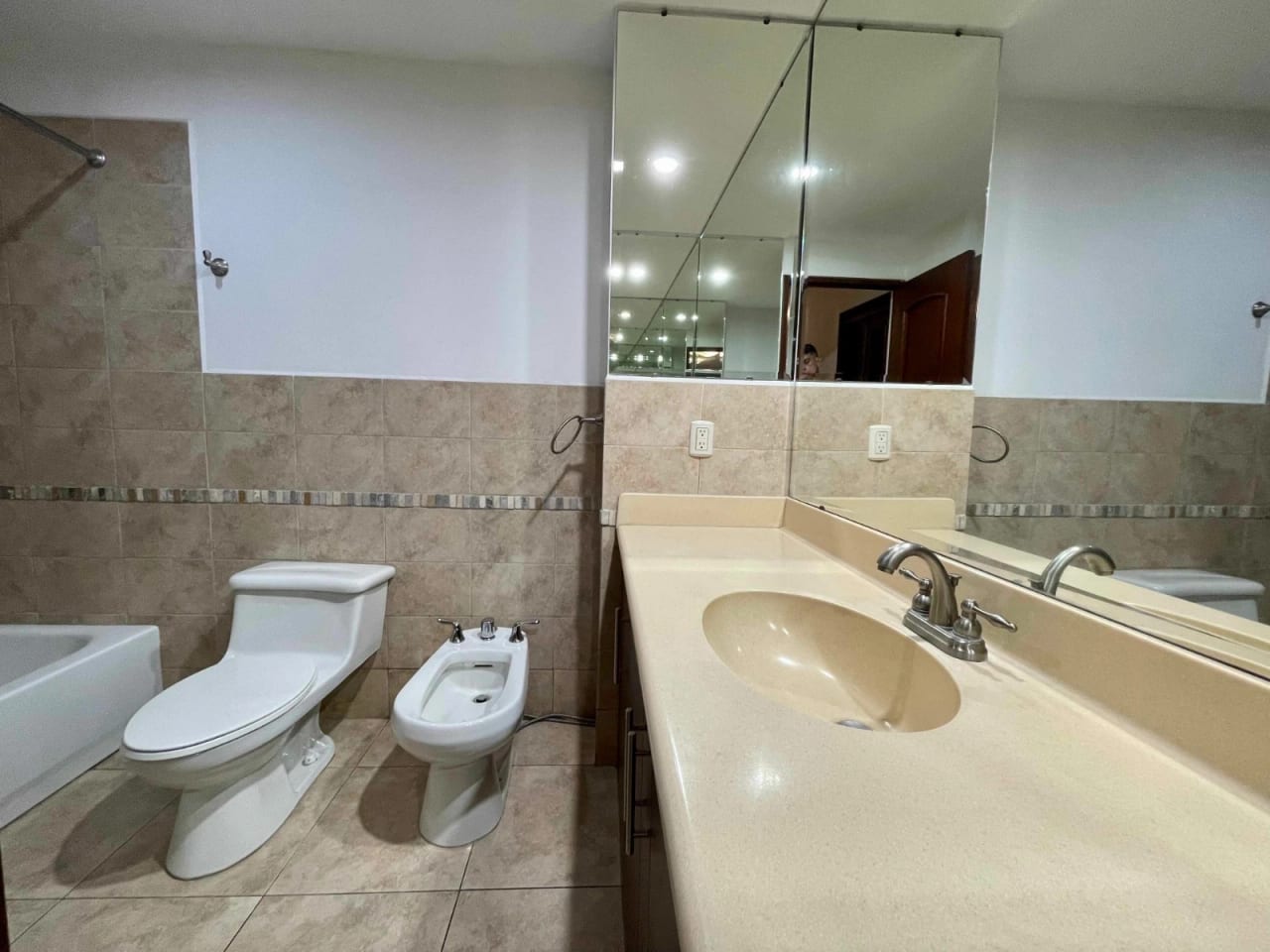 Apartamento en alquiler, Edificio Vivaldi, zona 14 — Apartamento en Venta en Vivaldi, Zona 14, Guatemala, Ciudad — foto 5 de 9