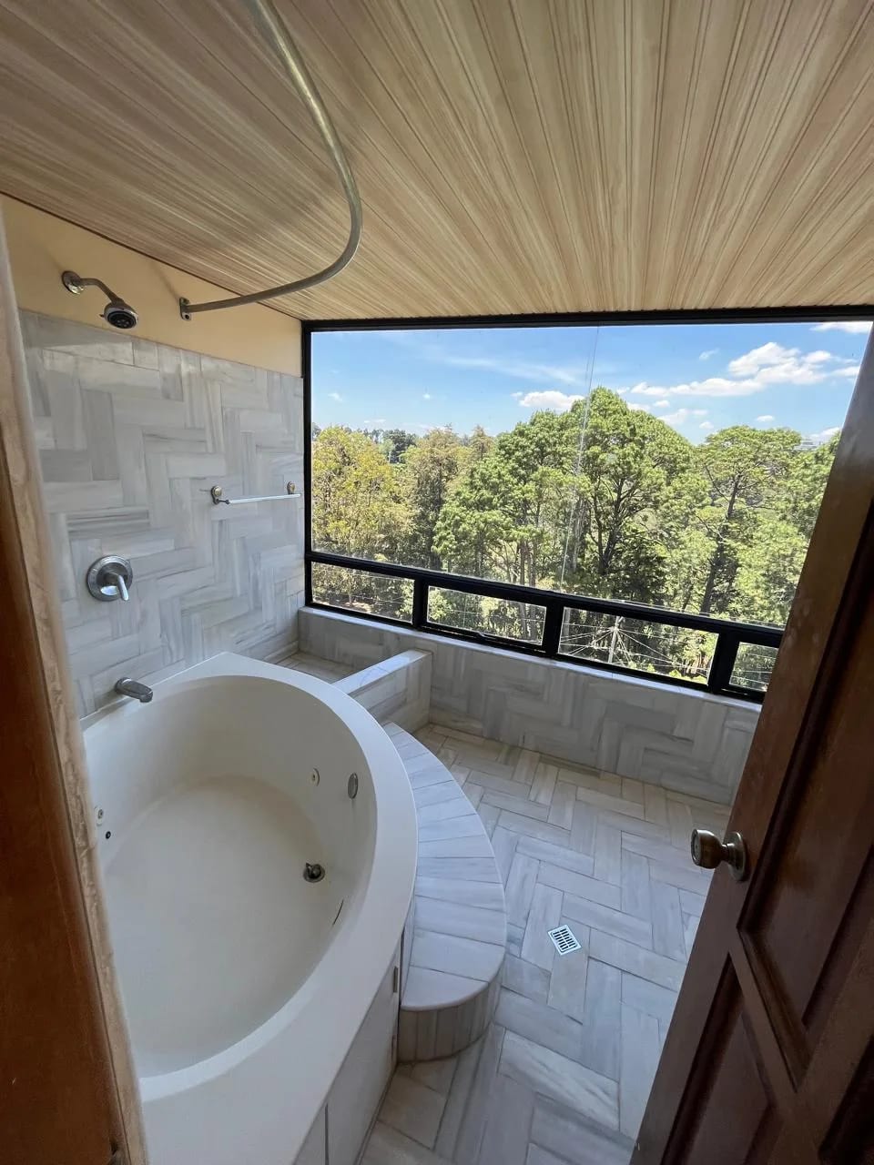 Exclusivo Penthouse en alquiler, Andes de la Montaña, zona 16 — Apartamento en Alquiler en Zona 16, Guatemala, Ciudad — foto 1 de 14