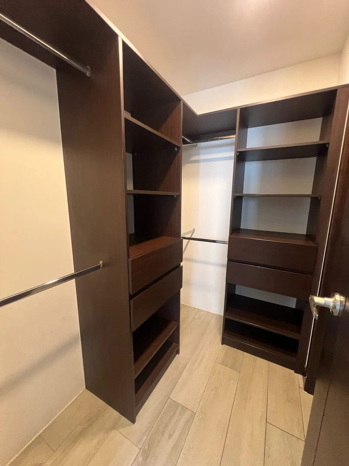 Apartamento en Alquiler, Edificio Novus, zona 14 — Apartamento en Alquiler en Novus, Zona 14, Guatemala, Ciudad — foto 10 de 11